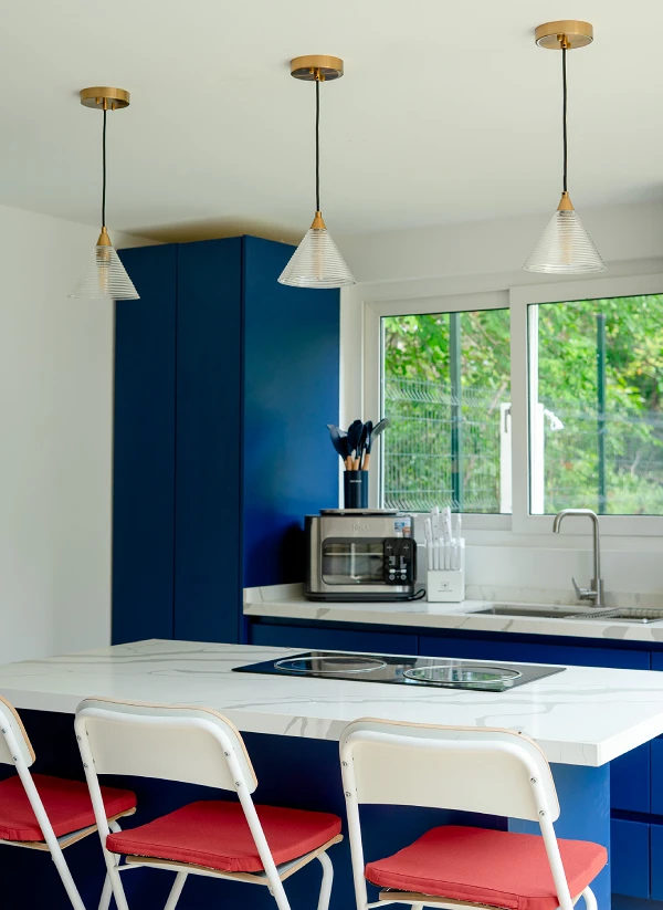 Fully Equipped Gourmet Kitchen Organized drawers with high-end kitchen utensils and quartz countertop at T Loft.