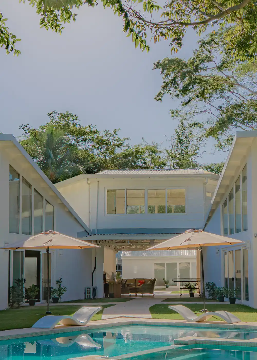 Escape the sun. Our large, adjustable cantilever umbrellas provide extensive shade, ensuring your time by the pool is cool and comfortable.